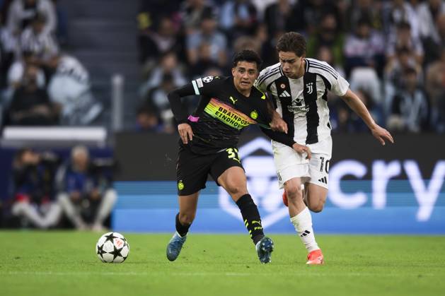 Juventus FC v PSV Eindhoven - UEFA Champions League Richard Ledezma of PSV Eindhoven competes for the ball with Kenan Yildiz of Juventus FC during the UEFA Champions League football match between Juventus FC and PSV Eindhoven. Turin Italy Copyright: xNicolòxCampox