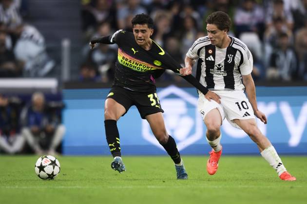 Juventus FC v PSV Eindhoven - UEFA Champions League Richard Ledezma of PSV Eindhoven competes for the ball with Kenan Yildiz of Juventus FC during the UEFA Champions League football match between Juventus FC and PSV Eindhoven. Turin Italy Copyright: xNicolòxCampox