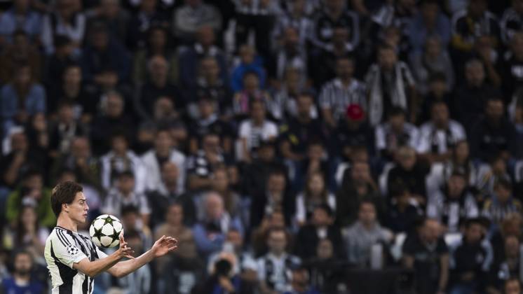 Juventus FC v PSV Eindhoven - UEFA Champions League Kenan Yildiz of Juventus FC controls the ball during the UEFA Champions League football match between Juventus FC and PSV Eindhoven. Turin Italy Copyright: xNicolòxCampox