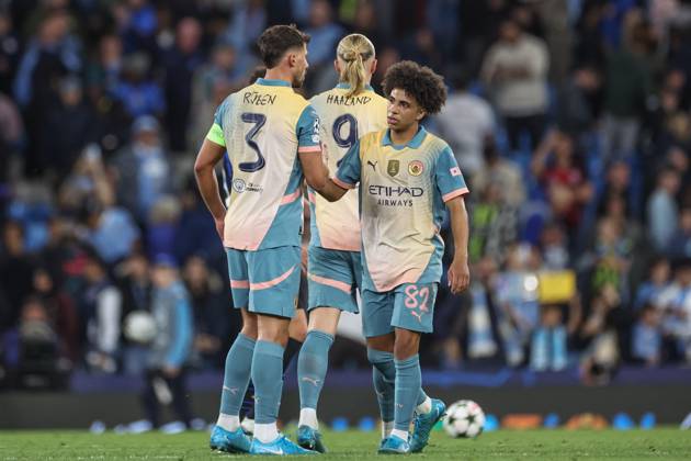 UEFA Champions League league stage Manchester City v Inter Milan Ruben Dias of Manchester City shakes hands with Rico Lewis of Manchester City at full time during the UEFA Champions League league stage match Manchester City vs Inter Milan at Etihad Stadium, Manchester, United Kingdom, 18th September 2024 (Photo by Mark Cosgrove News Images) Manchester Etihad Stadium Manchester United, ManU Kingdom Copyright: xMarkxCosgrove NewsxImagesx