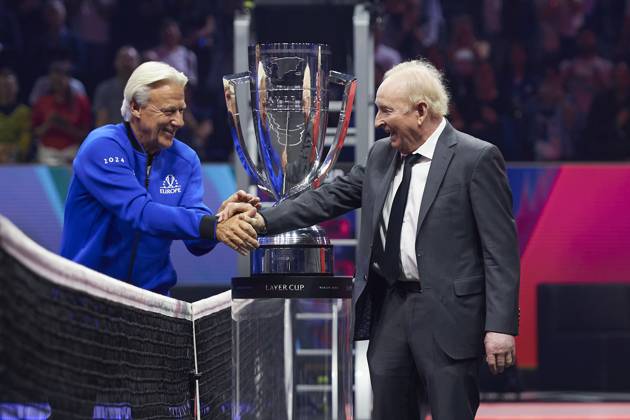 Laver Cup 2024 Berlin - Day 1 BERLIN, GERMANY - SEPTEMBER 20: Bjorn Borg, Captain of Team Europe, shakes hands with Rod Laver as both team s are introduced to the crowd during day one of Laver Cup at Uber Arena on September 20, 2024 in Berlin, Germany. (Photo by Francisco Macia Photo Players Images Magara Press) Berlin Uber Arena Germany Copyright: xFranciscoxMaciax