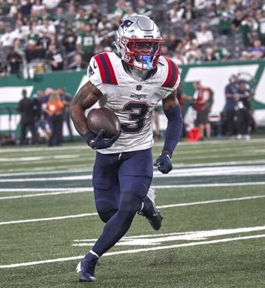 New England Patriots wide receiver DeMario Douglas (3) looks for running room against the New York Jets during a NFL, American Football Herren, USA game at MetLife Stadium in East Rutherford, New Jersey. CSM East Rutherford United States - ZUMAc04_ 20240919_zma_c04_078 Copyright: xDuncanxWilliamsx
