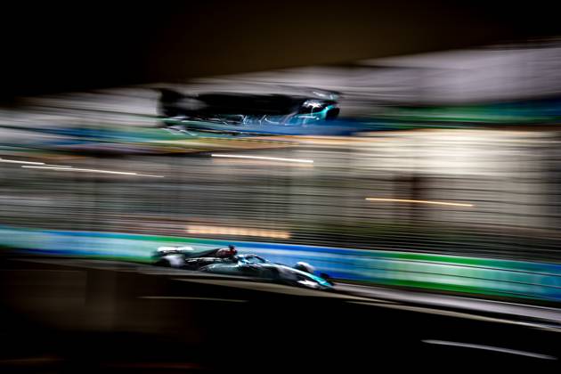 MARINA BAY, SINGAPORE: George Russell, racing for the Mercedes F1 team during the 2024 Formula 1 Singapore Grand Prix at the Marina Bay Street Circuit in Marina Bay, Singapore