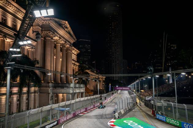 MARINA BAY, SINGAPORE: George Russell, racing for the Mercedes F1 team during the 2024 Formula 1 Singapore Grand Prix at the Marina Bay Street Circuit in Marina Bay, Singapore