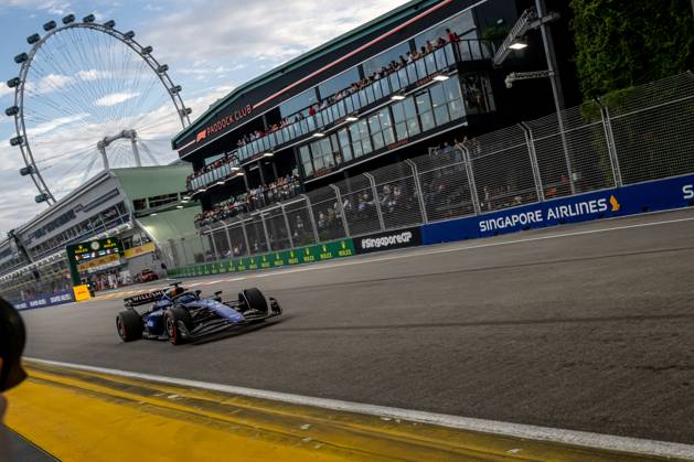 MARINA BAY, SINGAPORE: Alex Albon, racing for the Williams Racing team during the 2024 Formula 1 Singapore Grand Prix at the Marina Bay Street Circuit in Marina Bay, Singapore