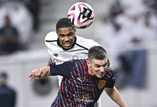 AL-SADD SC VS AL DUHAIL SC-OOREDOO STARS LEAGUE QATAR Pedro Miguel Correia (L) of Al-Sadd SC and Benjamin Bourigeaud (R) of Al Duhail SC in action during the Ooredoo Qatar Stars League 24 25 match between Al-Sadd SC and Al Duhail SC at Jassim bin Hamad Stadium in Doha, Qatar, on September 21, 2024. DOHA Qatar Copyright: xNOUSHADx