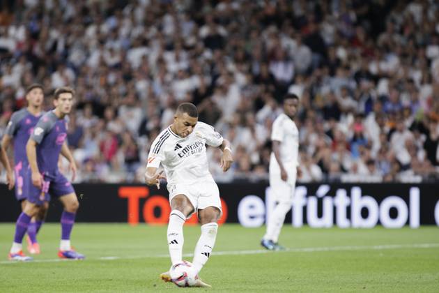 LA LIGA EA Sports - Real Madrid vs Espanyol MADRID, SPAIN - SEPTEMBER 21: Kylian Mbappe of Real Madrid scores a goal during the La Liga 2024 25 match between Real Madrid and Espanyol at Santiago Bernabeu Stadium. (Photo by Guillermo Martinez) Madrid Santiago Bernabà u Stadium Spain Copyright: xGuillermoxMartinezx