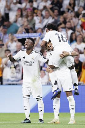 LA LIGA EA Sports - Real Madrid vs Espanyol MADRID, SPAIN - SEPTEMBER 21: Vinicius jr of Real Madrid celebrates a goal during the La Liga 2024 25 match between Real Madrid and Espanyol at Santiago Bernabeu Stadium. (Photo by Guillermo Martinez) Madrid Santiago Bernabà u Stadium Spain Copyright: xGuillermoxMartinezx