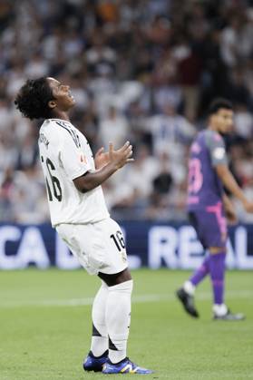 LA LIGA EA Sports - Real Madrid vs Espanyol MADRID, SPAIN - SEPTEMBER 21: Endrick of Real Madrid reacts to a missed opportunity during the La Liga 2024 25 match between Real Madrid and Espanyol at Santiago Bernabeu Stadium. (Photo by Guillermo Martinez) Madrid Santiago Bernabà u Stadium Spain Copyright: xGuillermoxMartinezx