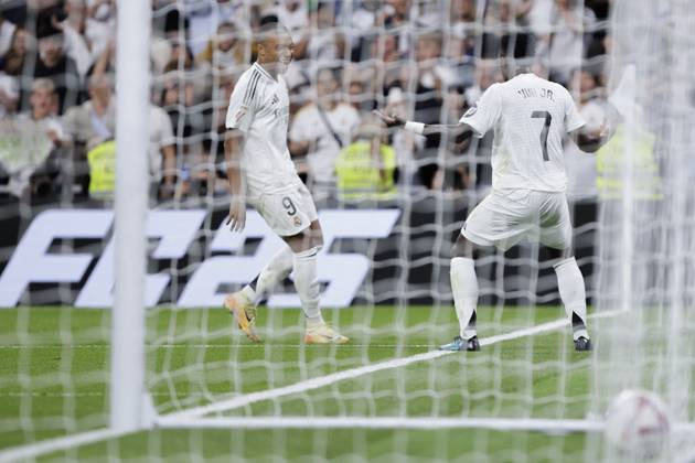 LA LIGA EA Sports - Real Madrid vs Espanyol MADRID, SPAIN - SEPTEMBER 21: Vinicius jr of Real Madrid and Kylian Mbappe of Real Madrid celebrates a goal during the La Liga 2024 25 match between Real Madrid and Espanyol at Santiago Bernabeu Stadium. (Photo by Guillermo Martinez) Madrid Santiago Bernabà u Stadium Spain Copyright: xGuillermoxMartinezx