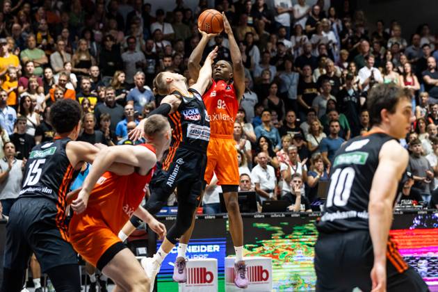 easyCredit Basketball Bundesliga, BBL, Season 2024 2025, Men 22 09 2024, Niners Chemnitz Ratiopharm Ulm, Jaron Johnson Niners Chemnitz, No 92 , Thomas Klepeisz Ratiopharm Ulm No 22 Copyright Alexander Trienitz