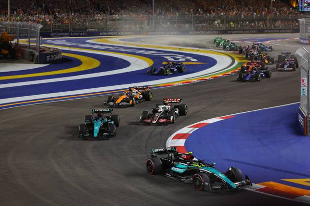 22 09 2024, Marina Bay Street Circuit, Singapore, FORMULA 1 SINGAPORE AIRLINES SINGAPORE GRAND PRIX 2024,pictured Lewis Hamilton GBR , Mercedes AMG Petronas Formula One Team, George Russell GBR , Nico Hülkenberg DEU , MoneyGram Haas F1 Team, Oscar Piastri AUS , McLaren F1 Team Defodi 506 20240922 hbr 0105 Defodi-506