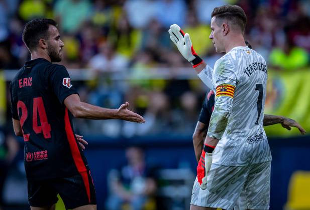 Soccer La Liga matchday 6 Villarreal FC Barcelona on 22 09 2024 at Estadio de la Ceramica in Villareal Eric Garcia Martret Barcelona , left Marc Andre ter Stegen Barcelona , right xPGSx