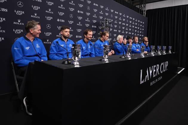 Laver Cup 2024 Berlin - Day 3 BERLIN, GERMANY - SEPTEMBER 22: Carlos Alcaraz, Grigor Dimitrov, Daniil Medvedev, Casper Ruud, Stefanos Tsitsipas, Alexander Zverev, Flavio Cobolli, Jan-Lennard Struff of Team Europe, Bjorn Borg, Captain of Team Europe and Thomas Enqvist, Vice-Captain of Team Europe, atends to media after Team Europe win the Laver Cup on day three of the Laver Cup at Uber Arena on September 22, 2024 in Berlin, Germany. (Photo by Francisco Macia Photo Players Images Magara Press) Berlin Uber Arena Germany Copyright: xFranciscoxMaciax