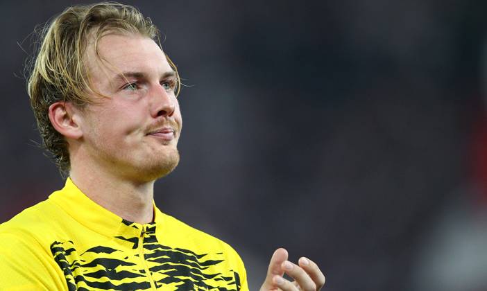 Julian Brandt am Ende des Spiel , VfB Stuttgart - Borussia Dortmund , Bundesliga - Spieltag 4 , Fußball , in der MHP Arena Stadion, Stuttgart, Baden-Württemberg, Deutschland . September 22, 2024 - Photo: Davide Elias - Ipa Photo Pressefoto DENL Copyright: xx