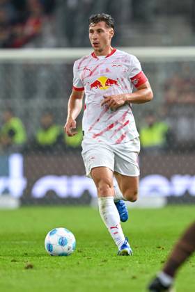 Soccer 1 Bundesliga FC St Pauli RB Leipzig on 22 09 2024 at Millerntor Stadium in Hamburg Willi Orban RB Leipzig on the ball MT