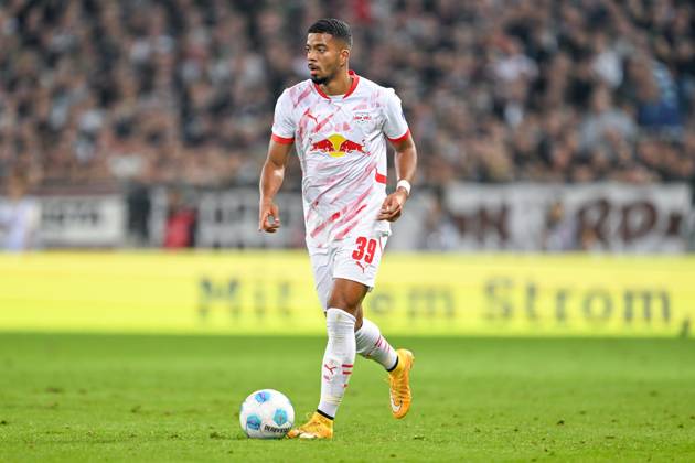 Soccer 1 Bundesliga FC St Pauli RB Leipzig on 22 09 2024 at the Millerntor Stadium in Hamburg Benjamin Henrichs RB Leipzig on the ball MT