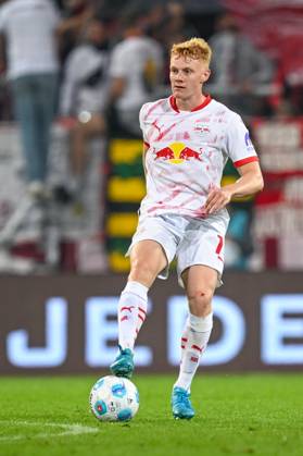 Soccer 1 Bundesliga FC St Pauli RB Leipzig on 22 09 2024 at the Millerntor Stadium in Hamburg Antonio Nusa RB Leipzig on the ball MT