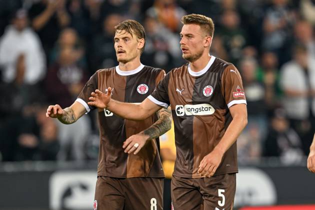 Soccer 1 Bundesliga FC St Pauli RB Leipzig on 22 09 2024 at Millerntor Stadium in Hamburg Eric Smith St Pauli , Hauke Wahl St Pauli MT