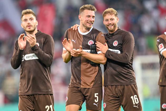 Soccer 1 Bundesliga FC St Pauli RB Leipzig on 22 09 2024 at Millerntor Stadium in Hamburg Lars Ritzka St Pauli , Hauke Wahl St Pauli and Carlo Boukhalfa St Pauli after the match MT