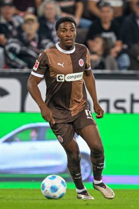 Soccer 1 Bundesliga FC St Pauli RB Leipzig on 22 09 2024 at Millerntor Stadium in Hamburg Oladapo Afolayan St Pauli on the ball MT