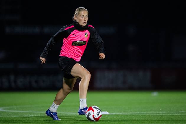 240925 Paulina Nyström during a training session with Häcken on September 25, 2024 in London Photo Emma Wallskog BILDBYRAN COP 320 EW0434 fotboll football soccer fotball champions league träning practice training häcken dam bbeng Copyright: EMMAxWALLSKOG BB240925EW048