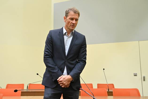 Jens Lehmann, single image,cropped single motif,half figure,half figure Regional Court Munich II Criminal proceedings against Jens Lehmann on suspicion of insulting and a on 27 09 2024,appeal,