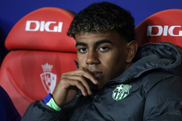 Spain - LaLiga EA Sports - CA Osasuna vs FC Barcelona, Barca - 28 09 2024 SPAIN, PAMPLONA, SEPTEMBER 28. Lamine Yamal of FC Barcelona is pictured on the substitutes bench during LaLiga EA Sports football match between CA Osasuna and FC Barcelona at Estadio El Sadar on September 28, 2024 in Pamplona, Spain. Photo by Manuel Blondeau AOP.Press Pamplona El Sadar Stadium Navarra Spain Copyright: x ManuelxBlondeau AOP.Pressx AOP20240928 0003