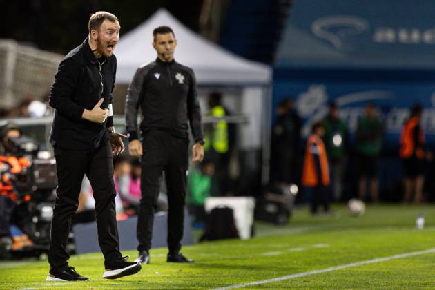 September 27, 2024, Lisboa, Portugal: Head Coach Ian Cathro of GD Estoril Praia seen in action during the Liga Portugal Betclic match between GD Estoril Praia and Sporting CP at Estadio Antonio Coimbra da Mota. Lisboa Portugal - ZUMAs197 20240927_aaa_s197_370 Copyright: xDavidxMartinsx