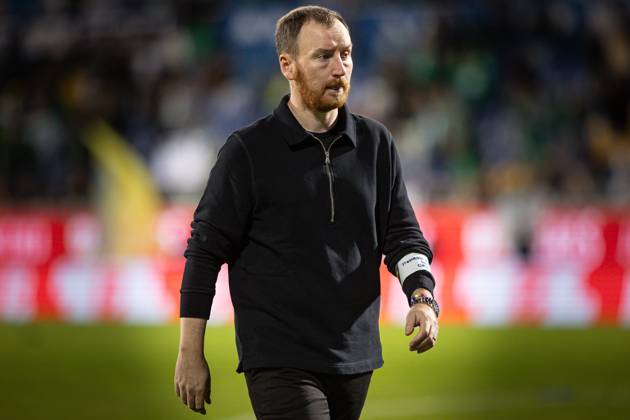 September 27, 2024, Lisboa, Portugal: Head Coach Ian Cathro of Estoril Praia seen in action during the Liga Portugal Betclic match between GD Estoril Praia and Sporting CP at Estadio Antonio Coimbra da Mota. Lisboa Portugal - ZUMAs197 20240927_aaa_s197_413 Copyright: xDavidxMartinsx