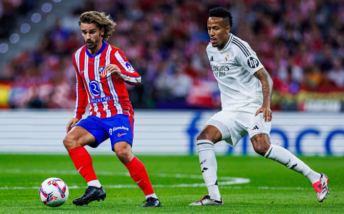Soccer La Liga matchday 8 Atletico Madrid Real Madrid on 29 09 2024 at the Wanda Metropolitano in Madrid Antoine Griezmann Atletico , left Eder Militao Real , right xPGSx