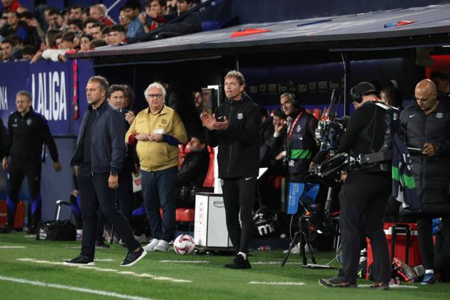 Spain - LaLiga EA Sports - CA Osasuna vs FC Barcelona, Barca - 28 09 2024 SPAIN, PAMPLONA, SEPTEMBER 28. Hansi Flick Head Coach of FC Barcelona and Marcus Sorg Assistant Coach of FC Barcelona (L to R)) during LaLiga EA Sports football match between CA Osasuna and FC Barcelona at Estadio El Sadar on September 28, 2024 in Pamplona, Spain. Photo by Manuel Blondeau AOP.Press Pamplona El Sadar Stadium Navarra Spain Copyright: x ManuelxBlondeau AOP.Pressx AOP20240928 53