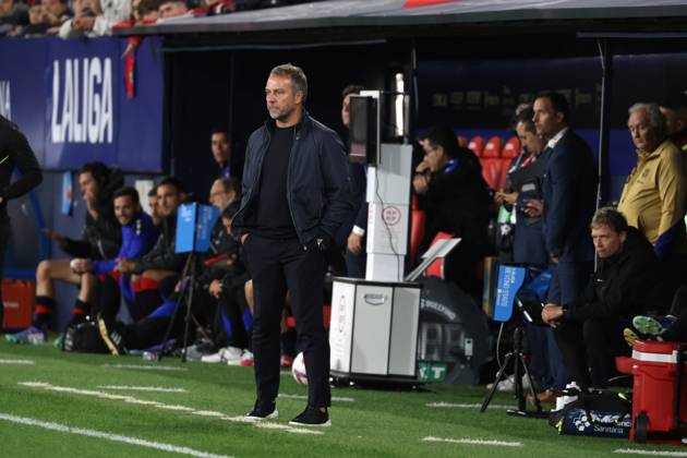 Spain - LaLiga EA Sports - CA Osasuna vs FC Barcelona, Barca - 28 09 2024 SPAIN, PAMPLONA, SEPTEMBER 28. Hansi Flick Head Coach of FC Barcelona during LaLiga EA Sports football match between CA Osasuna and FC Barcelona at Estadio El Sadar on September 28, 2024 in Pamplona, Spain. Photo by Manuel Blondeau AOP.Press Pamplona El Sadar Stadium Navarra Spain Copyright: x ManuelxBlondeau AOP.Pressx AOP20240928 54