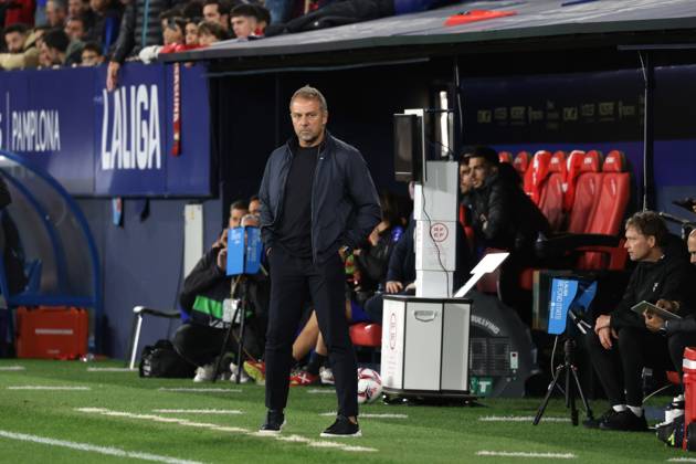 Spain - LaLiga EA Sports - CA Osasuna vs FC Barcelona, Barca - 28 09 2024 SPAIN, PAMPLONA, SEPTEMBER 28. Hansi Flick Head Coach of FC Barcelona during LaLiga EA Sports football match between CA Osasuna and FC Barcelona at Estadio El Sadar on September 28, 2024 in Pamplona, Spain. Photo by Manuel Blondeau AOP.Press Pamplona El Sadar Stadium Navarra Spain Copyright: x ManuelxBlondeau AOP.Pressx AOP20240928 46