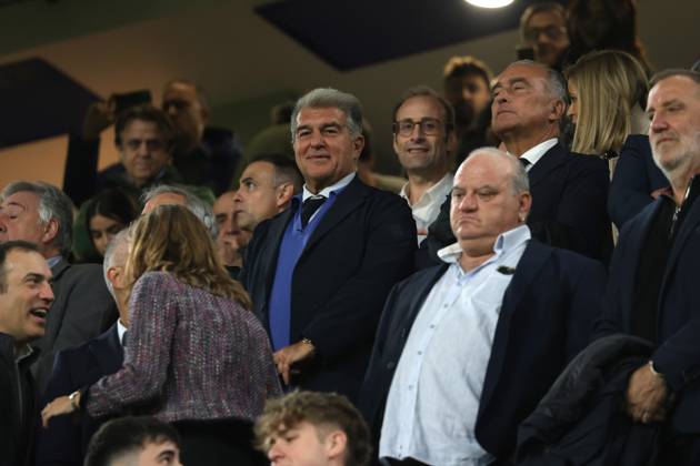 Spain - LaLiga EA Sports - CA Osasuna vs FC Barcelona, Barca - 28 09 2024 SPAIN, PAMPLONA, SEPTEMBER 28. President Joan Laporta of FC Barcelona (C) during LaLiga EA Sports football match between CA Osasuna and FC Barcelona at Estadio El Sadar on September 28, 2024 in Pamplona, Spain. Photo by Manuel Blondeau AOP.Press Pamplona El Sadar Stadium Navarra Spain Copyright: x ManuelxBlondeau AOP.Pressx AOP20240928 18