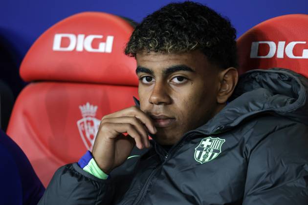 Spain - LaLiga EA Sports - CA Osasuna vs FC Barcelona, Barca - 28 09 2024 SPAIN, PAMPLONA, SEPTEMBER 28. Lamine Yamal of FC Barcelona is pictured on the substituted bench ahead of during LaLiga EA Sports football match between CA Osasuna and FC Barcelona at Estadio El Sadar on September 28, 2024 in Pamplona, Spain. Photo by Manuel Blondeau AOP.Press Pamplona El Sadar Stadium Navarra Spain Copyright: x ManuelxBlondeau AOP.Pressx AOP20240928 20