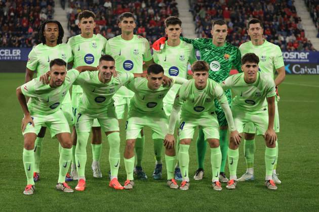 Spain - LaLiga EA Sports - CA Osasuna vs FC Barcelona, Barca - 28 09 2024 SPAIN, PAMPLONA, SEPTEMBER 28. Players of Barcelona pose for a team photo during LaLiga EA Sports football match between CA Osasuna and FC Barcelona at Estadio El Sadar on September 28, 2024 in Pamplona, Spain. Photo by Manuel Blondeau AOP.Press Pamplona El Sadar Stadium Navarra Spain Copyright: x ManuelxBlondeau AOP.Pressx AOP20240928 21