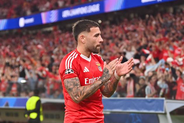 Portugal, Lisbon 2 October 2024 Uefa Champions League phase 2024 25 Matchday 2, S L Benfica Atletico de Madrid v l , Nicolas Otamendi S L Benfica claps Goal celebration, celebrate the goal Copyright: JoaquimxFerreira