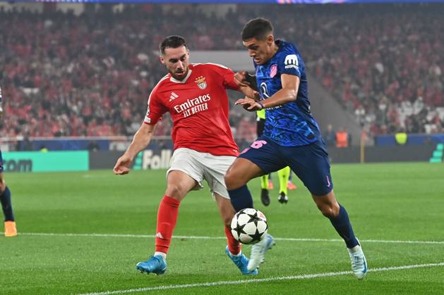 Portugal, Lisbon 2 October 2024 Uefa Champions League phase 2024 25 Matchday 2, S L Benfica Atletico de Madrid v l , Orkun Kokcu S L Benfica , Nahuel Molina Atlà tico Madrid , duel, action, action, Battles for the Ball Copyright: JoaquimxFerreira