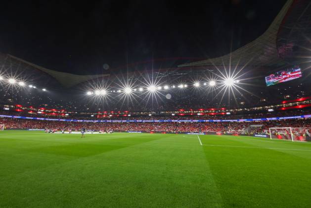 Portugal, Lisbon 2 October 2024 Uefa Champions League phase 2024 25 Matchday 2, S L Benfica Atletico de Madrid v l , symbol photo, symbol image Light show in the interior Copyright: JoaquimxFerreira