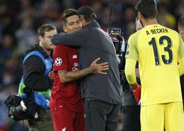 Liverpool v Paris Saint-Germain - UEFA Champions League - Group C - Anfield September 18, 2018 - Liverpool, United Kingdom - Jurgen Klopp embraces winning goal scorer Liverpool forward Roberto Firmino during the UEFA Champions League - Group C match at the Anfield Stadium, Liverpool. Picture date 18th September 2018. Picture credit should read: Andrew Yates Sportimage Liverpool United Kingdom EDITORIAL USE ONLY Copyright: xx ZUMA-20180918_zaf_si1_095.jpg AndrewxYatesx csmphototwo436456