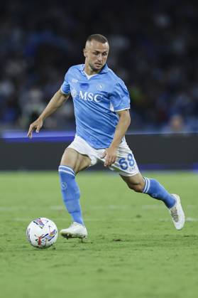 October 4, 2024, Naples, Milan, Italy: Napoli s Slovak midfielder Stanislav Lobotka controls the ball during the Serie A football match between SSC Napoli vs Como at the Diego Armando Maradona Stadium in Naples, on October 04, 2024. CALCIO - Serie A - SSC Napoli vs Como 1907 - ZUMAs349 20241004_zsa_s349_266 Copyright: xAntonioxBalasco IpaxSportx xIpax
