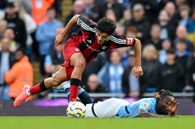 Manchester City v Fulham Premier League Raul Jimenez of Fulham and Jeremy Doku of Manchester City during the Premier League match at the Etihad Stadium, Manchester UK Newspapers OUT Copyright: xKarlxVallantinex FIL-20724-0045