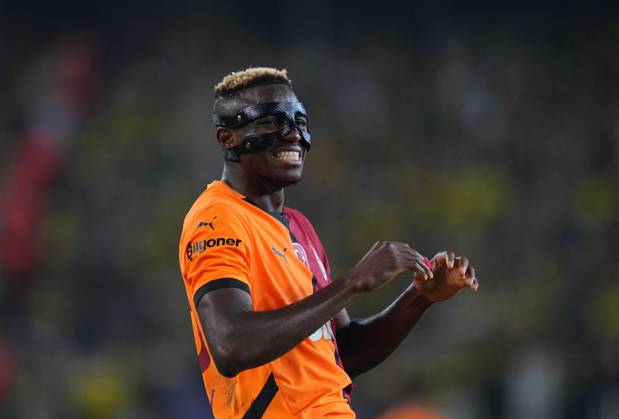 Turkey Süper Ligue: Fenerbahce SK vs Galatasaray S.K September 21 2024: Victor Osimhen of Galatasaray gestures during a Turkey So¼per Ligue game, FenerbahoÂße SK vs Galatasaray S.K, at Ulker Fenerbahce Sukru Saracoglu Stadium, Istanbul, Turkey. Ulrik Pedersen CSM (Credit Image:  Ulrik Pedersen Cal Media) Istanbul Turkey EDITORIAL USE ONLY Copyright: xx ZUMA-20240921_zma_c04_848.jpg UlrikxPedersenx csmphotothree297505