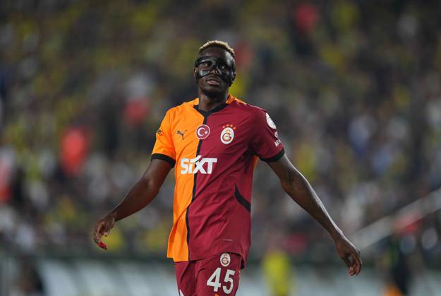 Turkey Süper Ligue: Fenerbahce SK vs Galatasaray S.K September 21 2024: Victor Osimhen of Galatasaray looks on during a Turkey So¼per Ligue game, FenerbahoÂße SK vs Galatasaray S.K, at Ulker Fenerbahce Sukru Saracoglu Stadium, Istanbul, Turkey. Ulrik Pedersen CSM (Credit Image:  Ulrik Pedersen Cal Media) Istanbul Turkey EDITORIAL USE ONLY Copyright: xx ZUMA-20240921_zma_c04_842.jpg UlrikxPedersenx csmphotothree297511