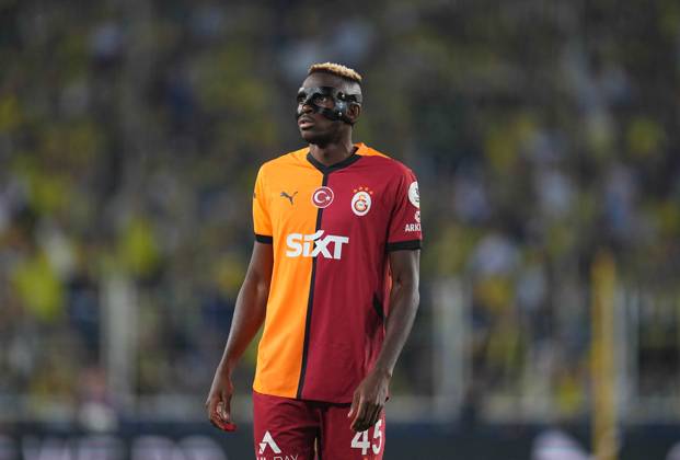 Turkey Süper Ligue: Fenerbahce SK vs Galatasaray S.K September 21 2024: Victor Osimhen of Galatasaray looks on during a Turkey So¼per Ligue game, FenerbahoÂße SK vs Galatasaray S.K, at Ulker Fenerbahce Sukru Saracoglu Stadium, Istanbul, Turkey. Ulrik Pedersen CSM (Credit Image:  Ulrik Pedersen Cal Media) Istanbul Turkey EDITORIAL USE ONLY Copyright: xx ZUMA-20240921_zma_c04_859.jpg UlrikxPedersenx csmphotothree297520