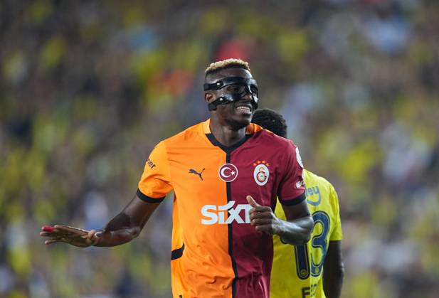 Turkey Süper Ligue: Fenerbahce SK vs Galatasaray S.K September 21 2024: Victor Osimhen of Galatasaray gestures during a Turkey So¼per Ligue game, FenerbahoÂße SK vs Galatasaray S.K, at Ulker Fenerbahce Sukru Saracoglu Stadium, Istanbul, Turkey. Ulrik Pedersen CSM (Credit Image:  Ulrik Pedersen Cal Media) Istanbul Turkey EDITORIAL USE ONLY Copyright: xx ZUMA-20240921_zma_c04_876.jpg UlrikxPedersenx csmphotothree297538