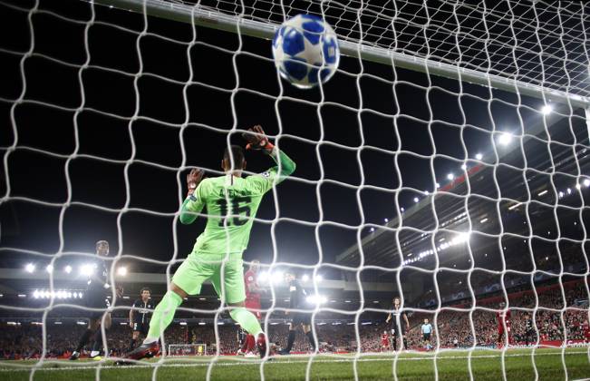 Liverpool v Paris Saint-Germain - UEFA Champions League - Group C - Anfield September 18, 2018 - Liverpool, United Kingdom - Liverpool forward Daniel Sturridge heads the ball past PSG goalkeeper Alphonse Areola to score the first goal during the UEFA Champions League - Group C match at the Anfield Stadium, Liverpool. Picture date 18th September 2018. Picture credit should read: Andrew Yates Sportimage Liverpool United Kingdom EDITORIAL USE ONLY Copyright: xx ZUMA-20180918_zaf_si1_056.jpg AndrewxYatesx csmphototwo437310