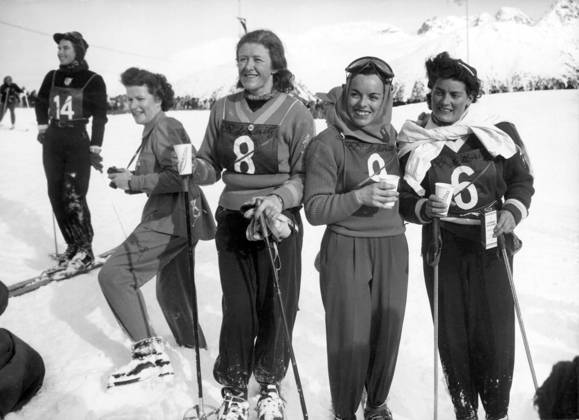 SWITZERLAND SAINT MORITZ 1948 02 Orig caption AFTER THE WOMEN DOWNHILL RACE The women s downhill race was won by the Swiss Eddy Schlunegger Our picture shows right to left Eddy Schlunegger, Celina Seghi Italy and May Nilsson Sweden Note Slalom Downhill CD355 persons MAY NILSSON CELINA SEGHI EDDY SCHLUNEGGER sites ITALY SWEDER SWITZERLAND SAINT MORITZ SANKT MORITZ SWITZERLAND OS sp sw x5600x  Copyright: xx 1948 WINTER OLYMPICS IN SAINT MORITZ