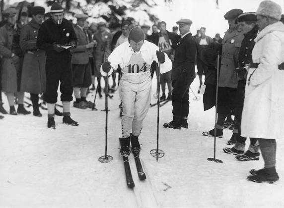 1920s Orig caption THE CHAMPION SKI RUNNERS OF SCANDINAVIA Before the great international Holmenkollen skiing contest in Norway, which will begin the 23rd of February, this series of pictures of the best Scandinavian ski runners may be of interest Photo shows the Swedish ski runner P E Hedlund from Dalecarlia, who last year was the second man in this contest Note Won the 5 mile in St Moritz in 1928 Note P E Hedlund Sweden Start no 3 50 km Note P E Särna Hedlund, 1897 1975, skier In 1928, became Sweden s first Olympic champion in skiing 50 km in the Winter Olympics in St Moritz CD356 persons PER ERIK SÄRNA HEDLUND sites SWEDEN PhotoDate 192 SKIDOR sp sw x5600x  Copyright: xx SÄRNA HEDLUND